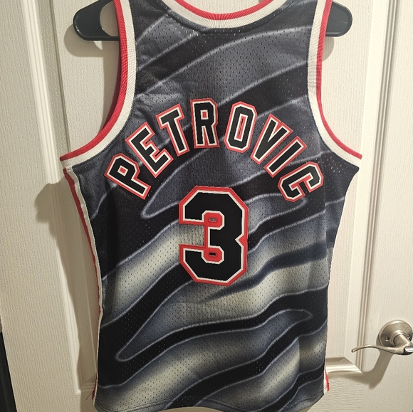 Brand new with tags New Jersey Nets Drazen Petrovic #3 Mitchell & Ness 1990-1991 - Picture 5 of 7